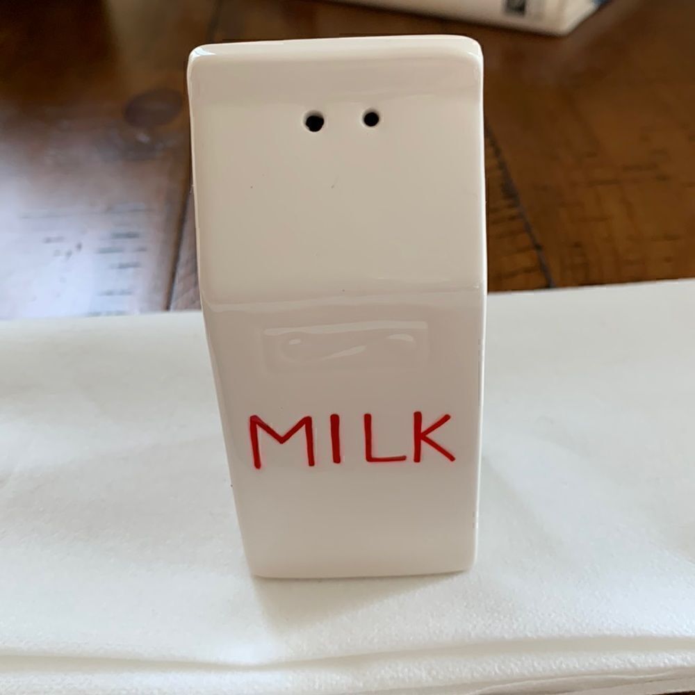 Vintage Russ‎ Ceramic white Milk Carton Salt Shaker Milk Cans